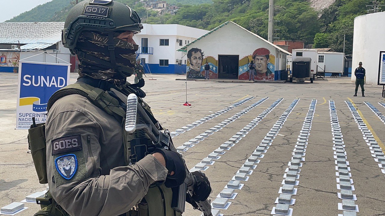 Armada francesa incauta 1,1 toneladas de cocaína en un barco venezolano
