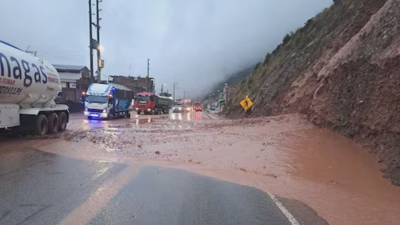 Daños en varias casas y derrumbes provocados por las precipitaciones en la región andina