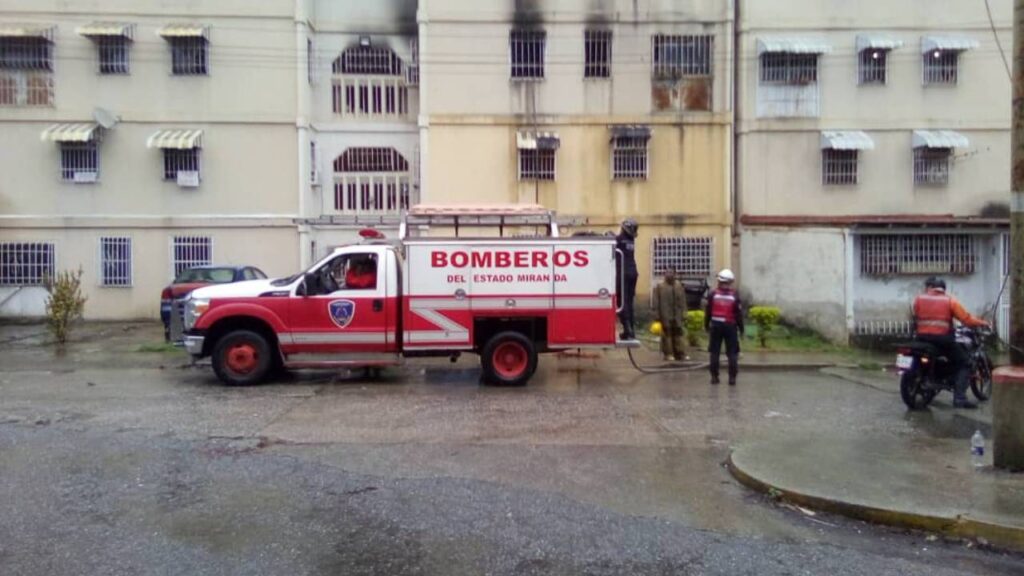 Dos personas murieron en un incendio en Guarenas