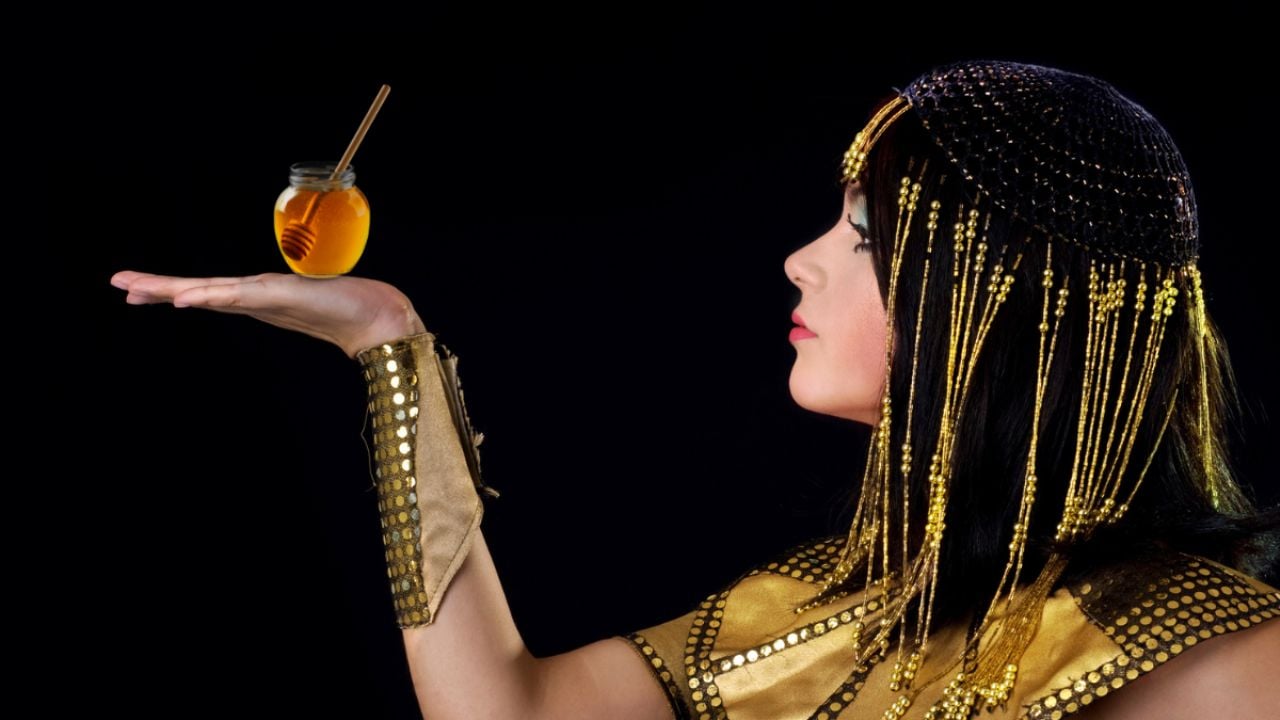 El ingrediente que usaba Cleopatra para quitar arrugas y ahora puedes aplicarlo en tu rostro