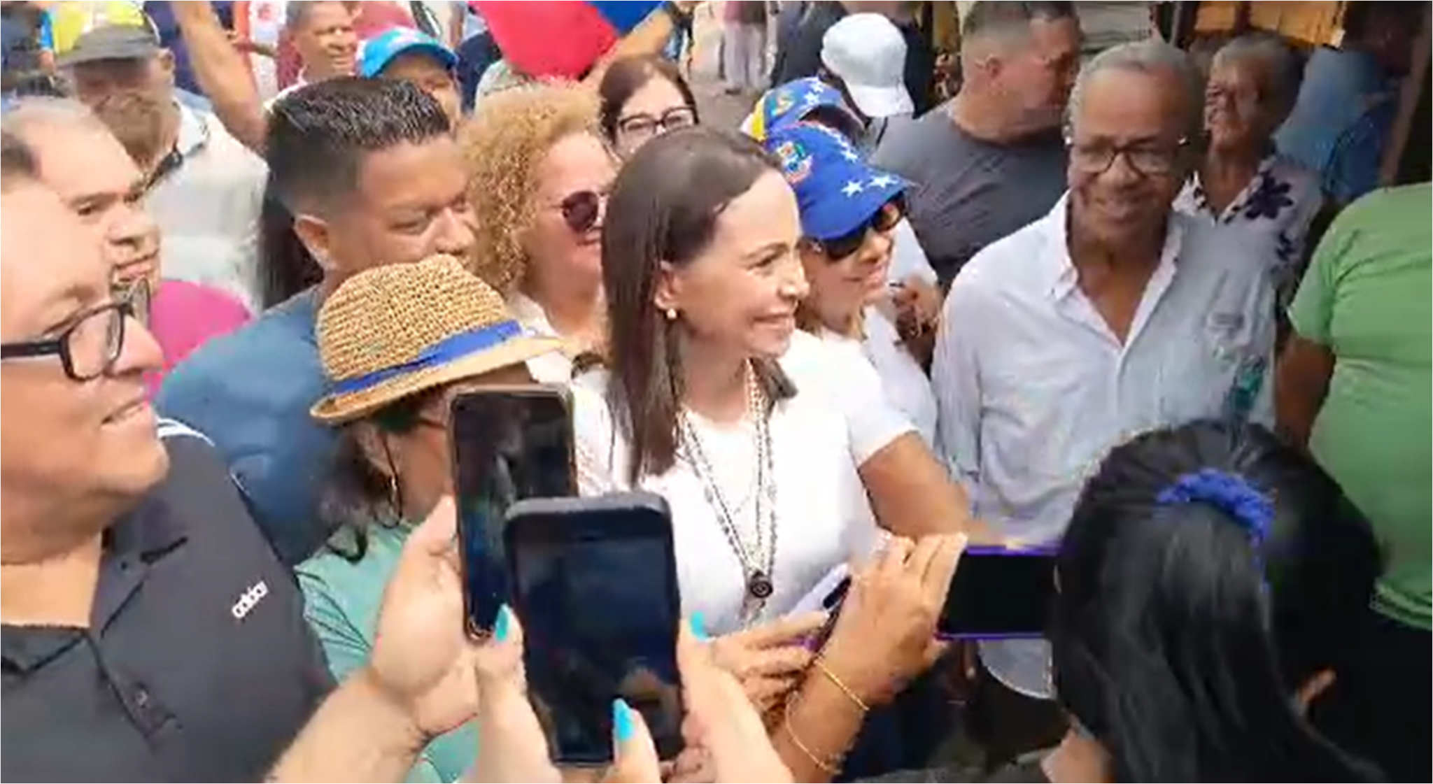 MARIA CORINA Llega a EL VALLE, MARGARITA #12JUN +VIDEOS