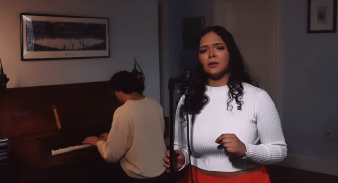 Venezolana Narelvis Torrealba cantará en Inglés el himno nacional en Fenway Park