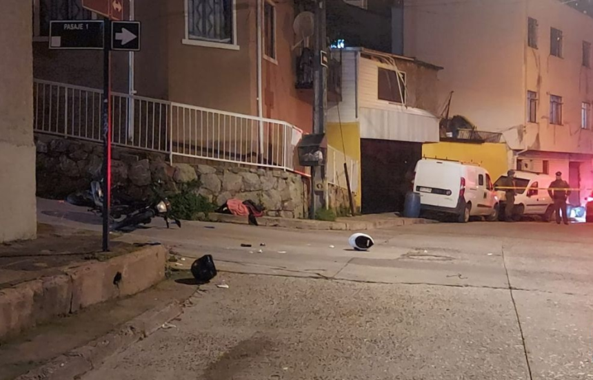El policía fue abordado en el sector de Chorrillos por dos asaltantes que se desplazaban en una motocicleta.
