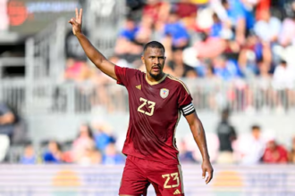 Venezuela comenzó el segundo tiempo con un mejor ritmo que el de México, a tal punto que metió gol por la vía penal en el minuto 52.