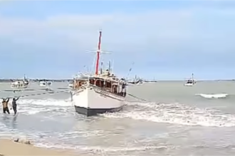 Pescadores de Robledal luchan por controlar embarcación fuera de control en Macanao