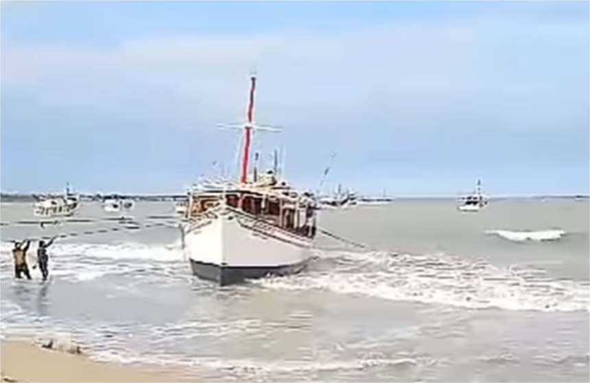 Pescadores de Robledal luchan por controlar embarcación fuera de control en Macanao