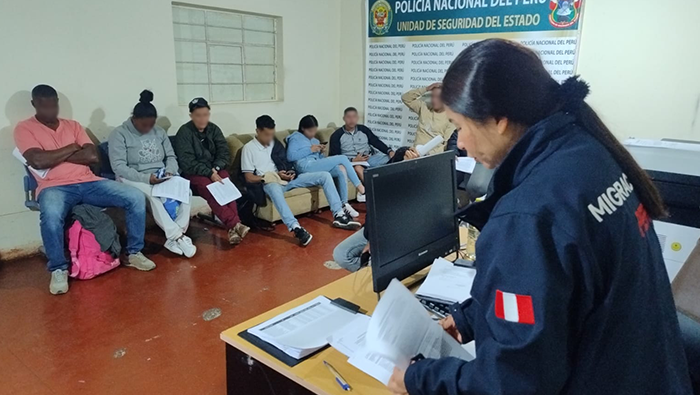 De acuerdo con el reporte oficial los ciudadanos extranjeros ingresaron sin realizar los respectivos controles migratorios y quedaron intervenidos en operativos de verificación y fiscalización migratoria realizados con la Policía Nacional del Perú (PNP). 