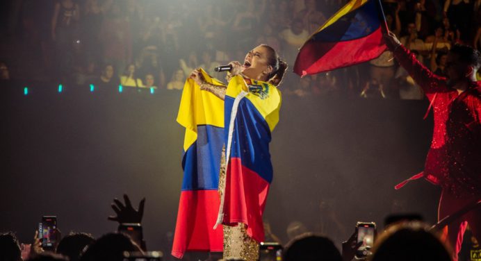 Olga Tañón rindió emotivo homenaje a Venezuela (+video)