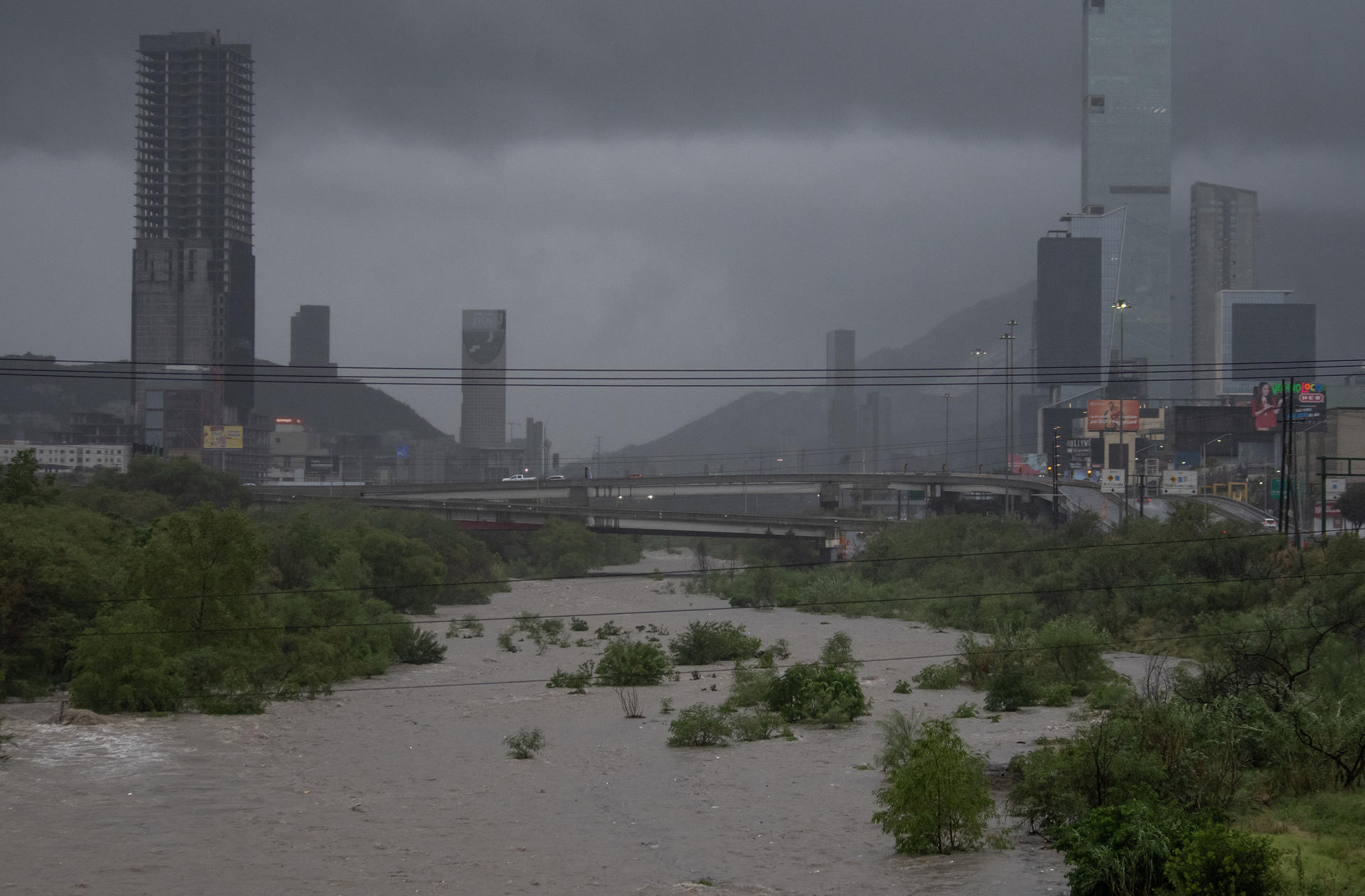 Tormenta Alberto deja lluvias “torrenciales” en su avance sobre México
