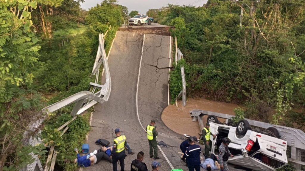 Un muerto y tres heridos dejó el colapso de un puente entre Falcón y Zulia