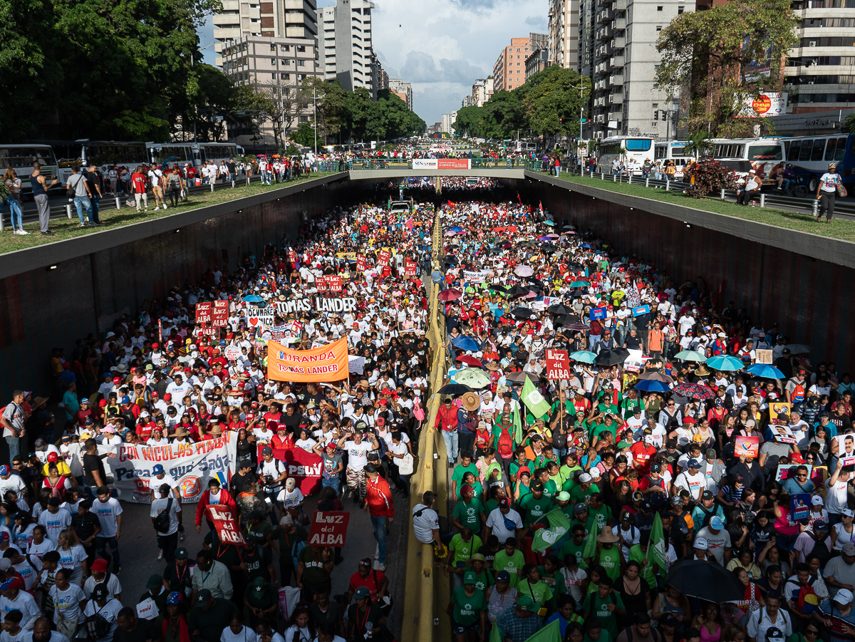 Chavistas marcharon en Caracas para darle un voto de confianza a Nicolás Maduro (fotos)