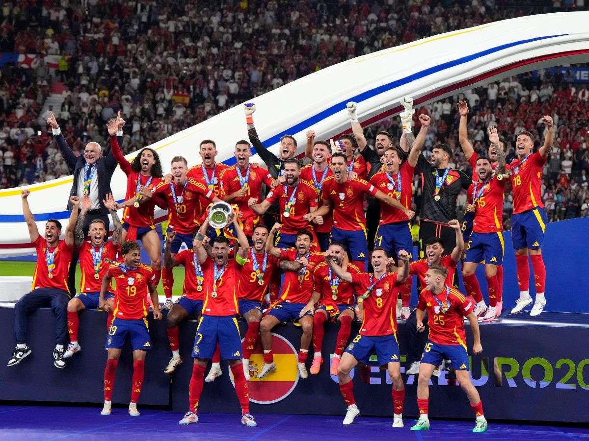 España levanta su cuarta Eurocopa