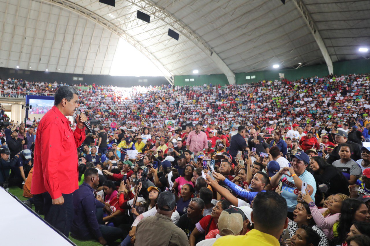 Maduro: Estamos ganando por la calle del medio