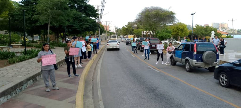 En vigilia piden por el pronto regreso de odontóloga y su hija