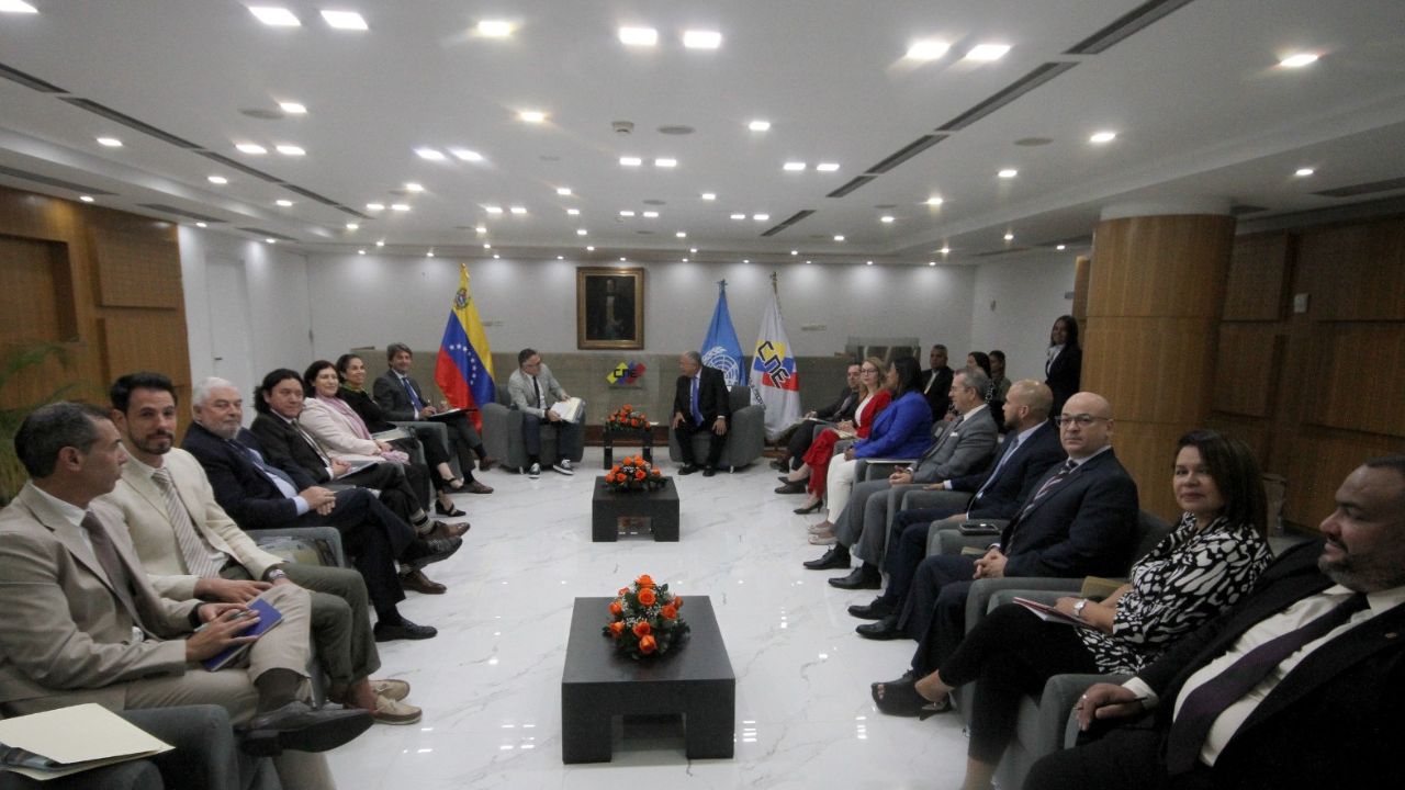 CNE recibió al panel de expertos electorales de la ONU