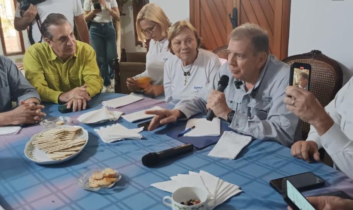 González Urrutia viaja con su vianda de comida para evitar nuevos cierres de restaurantes