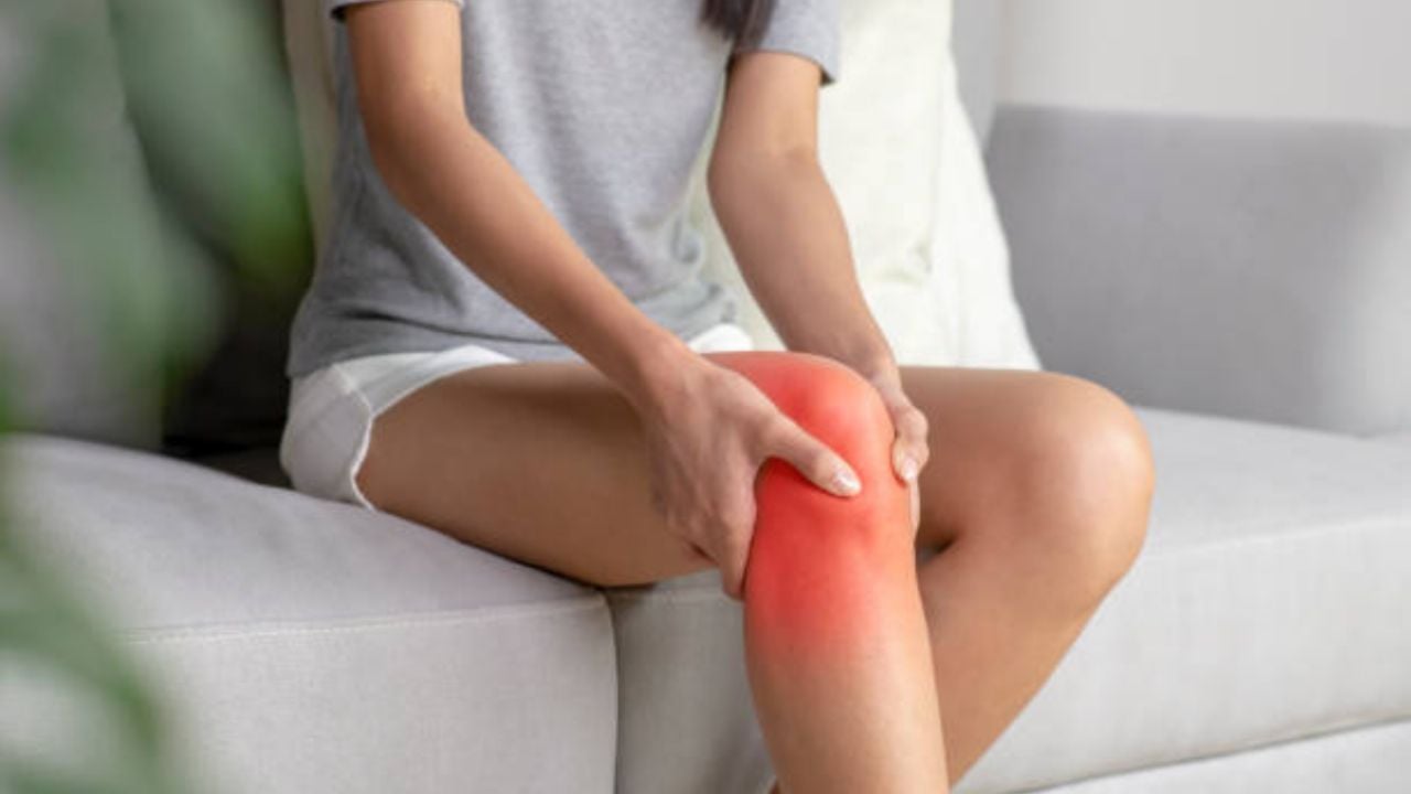 Olvídate del dolor de rodilla gracias a esta fruta que promueve la producción de colágeno y cuida de tus articulaciones