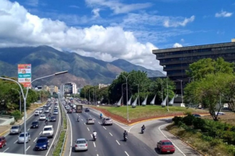 Por esta razón, pidieron a los ciudadanos tomar las medidas preventivas antes las labores que ejecutan los trabajadores con la finalidad de garantizar un óptimo servicio en la vialidad.