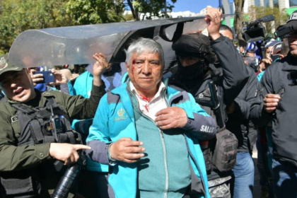 El alcalde lamentó la actitud de los manifestantes y criticó que, a pesar de las diferencias políticas, se recurra a la violencia y al vandalismo.