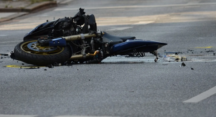 Camión 350 arrolla a motorizada en el Crucero de Guacuco