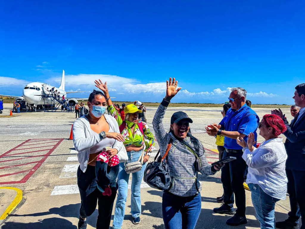 Llegan a Margarita 149 turistas colombianos