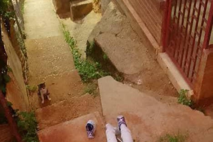 Al parecer, le dieron más de 20 tiros entre el pecho y la cabeza. Vecinos del barrio Julián Blanco informaron a las autoridades que el infortunado joven no habitaba en esa zona y que tampoco era conocido.