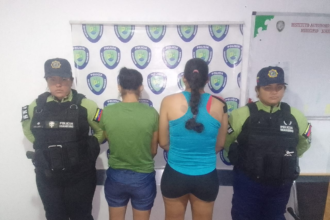 Detienen dos mujeres por presunto maltrato infantil