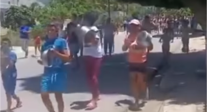 Antolín del Campo: Reportan cacerolazos en Manzanillo este #29JUL +VIDEO