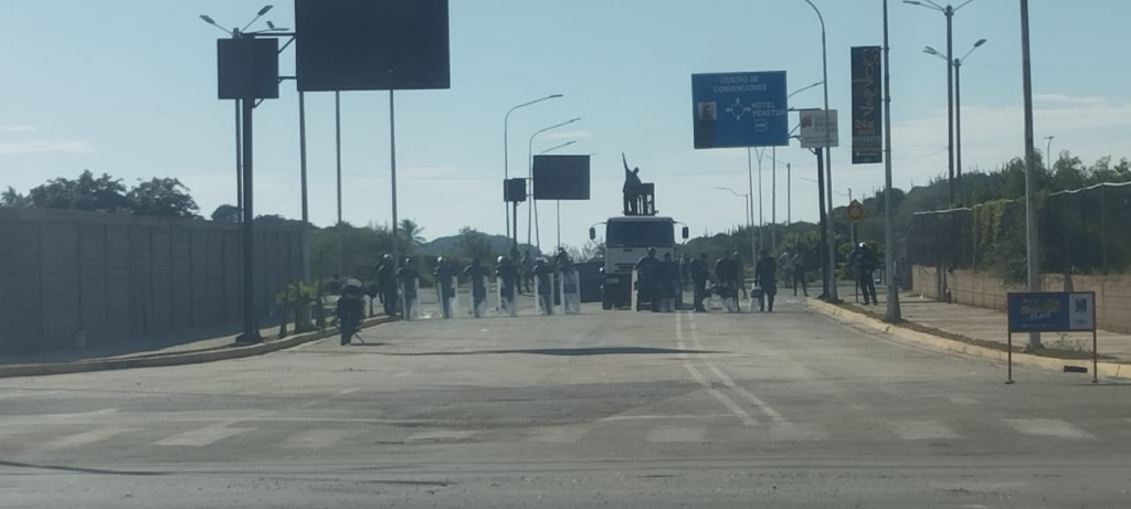 Margarita: Estatua de Chávez amanece custodiada