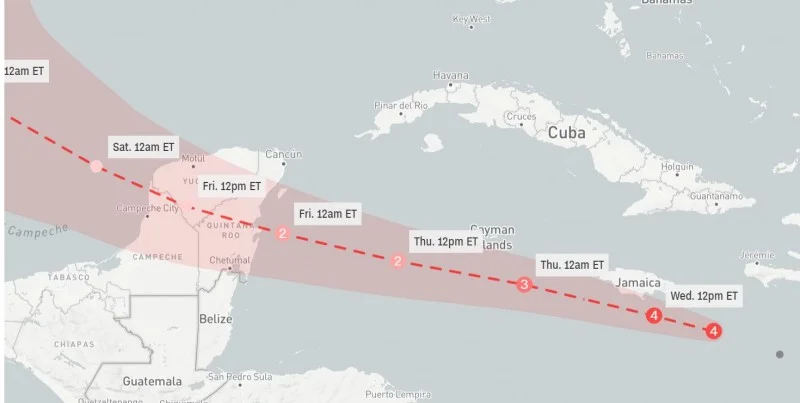 El pronóstico de la trayectoria se tambaleó ligeramente hacia el sur este miércoles después de la tendencia hacia el norte que tenía el martes, lo que significa que el centro del huracán podría dirigirse justo al sur de Jamaica en su lugar, informa CNN.