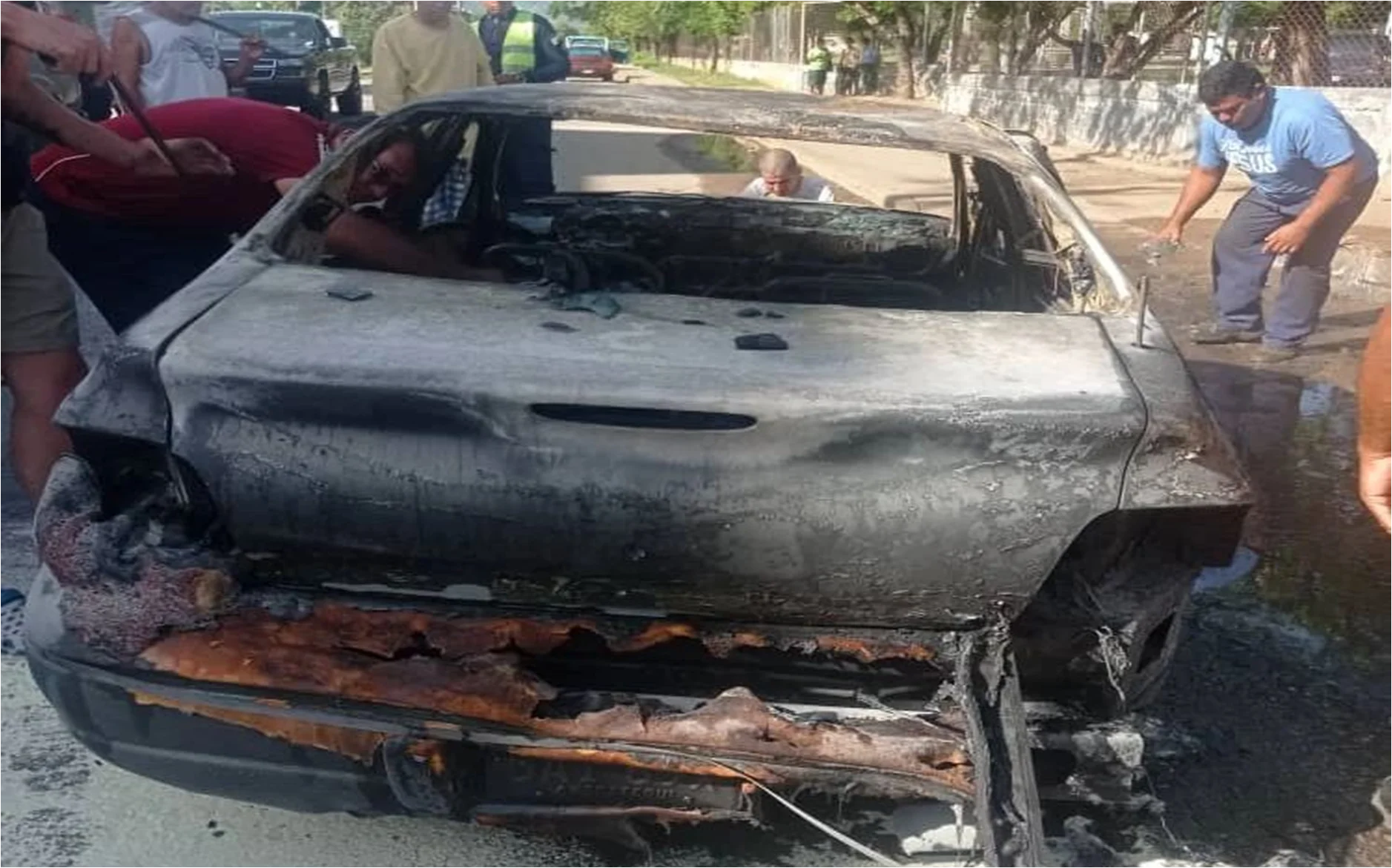Margarita: Vehículo se incendió en Juan Griego