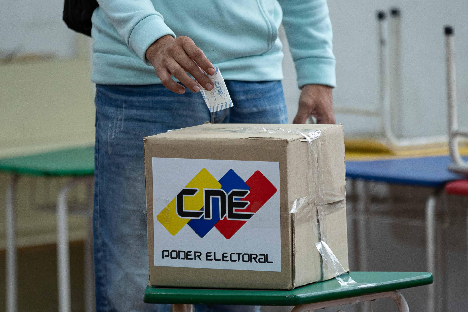 Maduro recorre centro de votación del simulacro de este 30 de junio