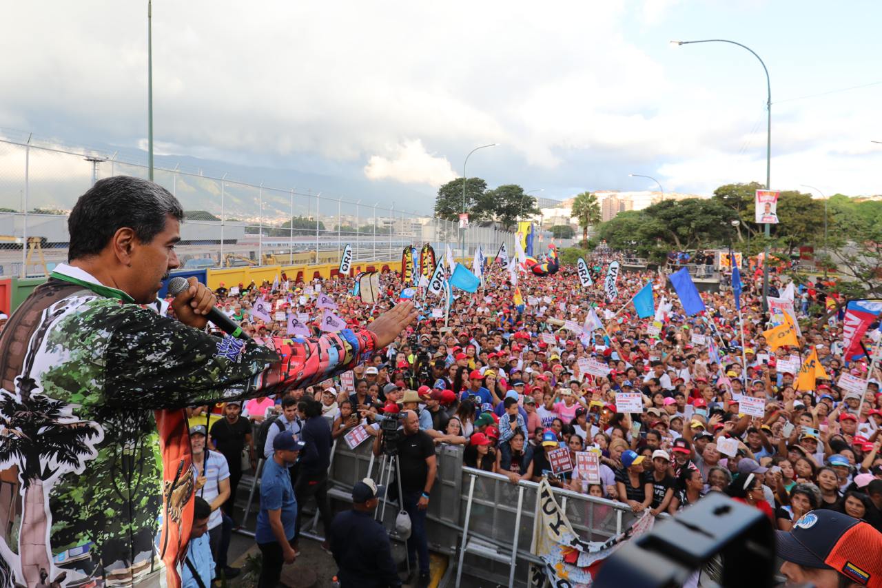 Maduro hace campaña en Caracas y asegura que “nadie suspenderá” elecciones presidenciales