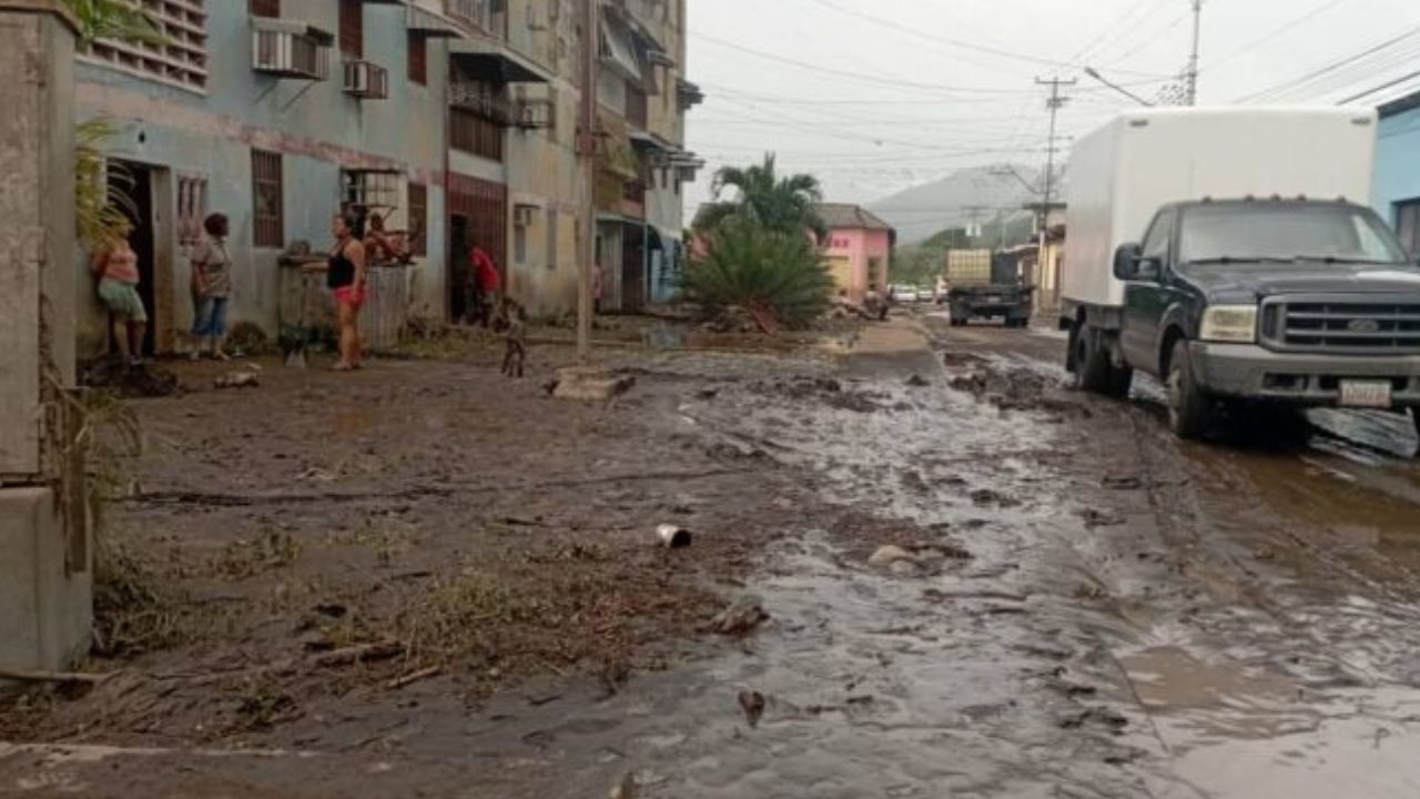Más de 100 comercios de Cumanacoa afectados tras desbordamiento del río Manzanares 