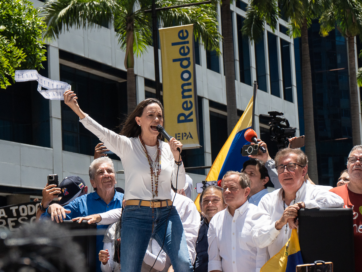 Con el lema de “acta mata sentencia”, manifestantes acompañaron a María Corina Machado en Caracas