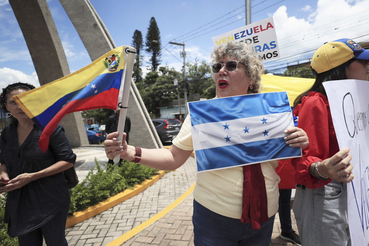 Venezolanos en el mundo se suman a protesta por resultados del CNE