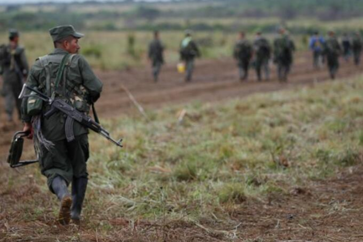 Grupos guerrilleros reclutan menores a través de redes sociales