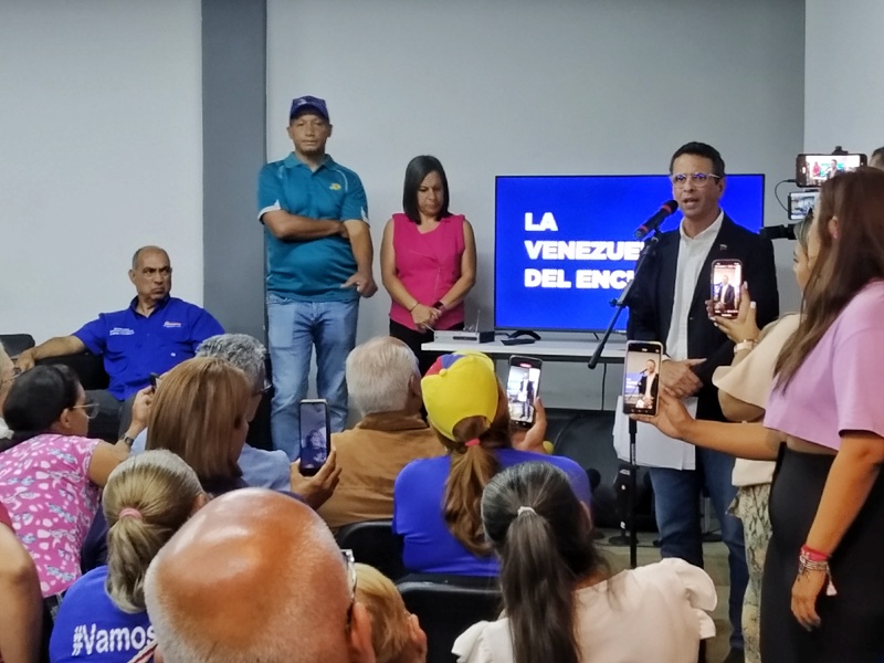 Capriles considera “urgente” una negociación para resolver la crisis