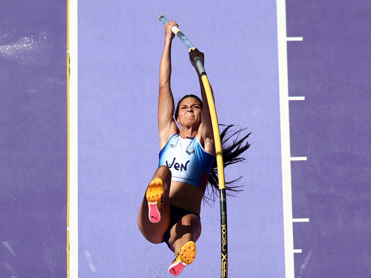 Robeilys Peinado se eleva a la final de Pértiga femenina