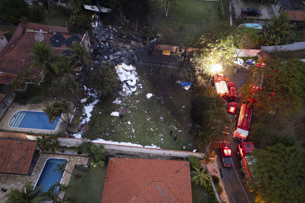 Un avión cae en vertical en pleno vuelo causando 61 muertos en Brasil (video)