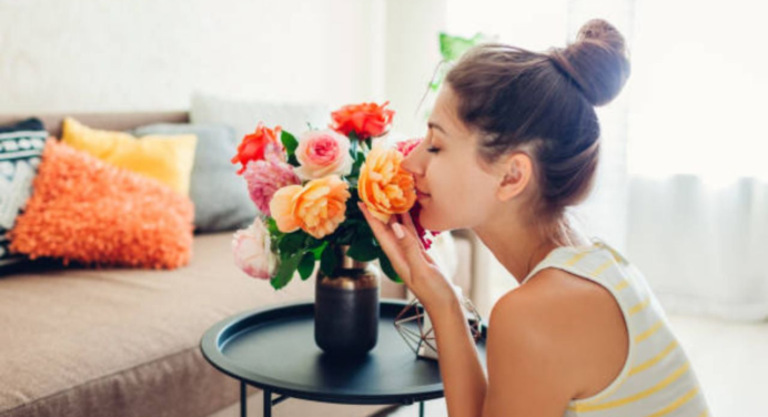 El truco de expertos jardineros para que las rosas de tu florero no se marchiten