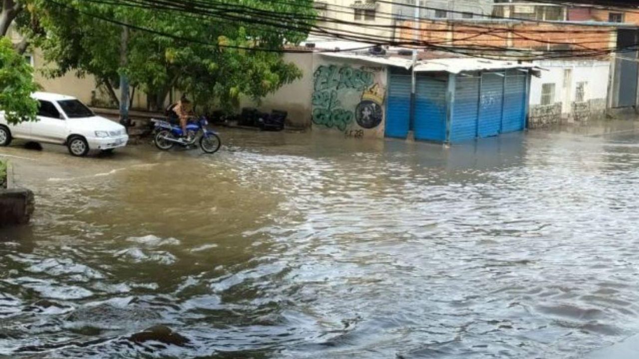 Fuertes lluvias en el estado Aragua dejan 3 municipios inundados