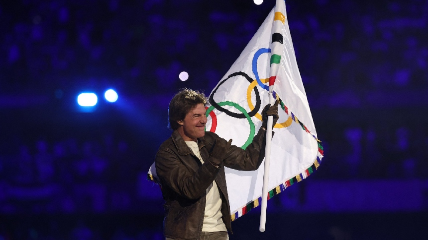 Los Ángeles recibió la bandera de los JJOO 2028 con una épica acrobacia de Tom Cruise