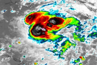 La onda tropical se mueve en dirección oeste-noroeste sobre partes de las Antillas Mayores y se pronostica que se convierta en depresión tropical este fin de semana o a principios de la próxima semana, indicó el NHC en su boletín más reciente.