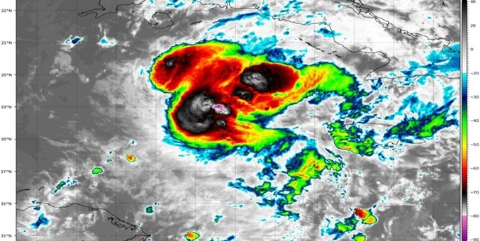 La onda tropical se mueve en dirección oeste-noroeste sobre partes de las Antillas Mayores y se pronostica que se convierta en depresión tropical este fin de semana o a principios de la próxima semana, indicó el NHC en su boletín más reciente.