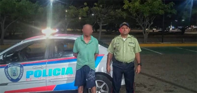 Una vez los policías llegaron al lugar, se entrevistaron con el denunciante, el cual señaló a Lamberto Cornet como el responsable de las conductas señaladas.