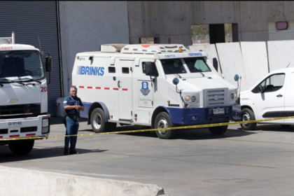 Además de los siete detenidos, las autoridades incautaron un fusil de guerra, cinco pistolas de fuego y una granada de humo, precisó carabineros en X, antes Twitter.