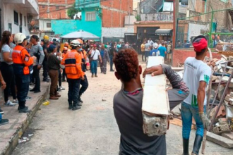 La fallecida formaba parte de las personas heridas en el barrio Unión de Petare, Caracas, por la deflagración de una bombona de gas el pasado lunes 12 de agosto. La mujer fue identificada como Sandra Delgado.