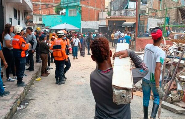 La fallecida formaba parte de las personas heridas en el barrio Unión de Petare, Caracas, por la deflagración de una bombona de gas el pasado lunes 12 de agosto. La mujer fue identificada como Sandra Delgado.