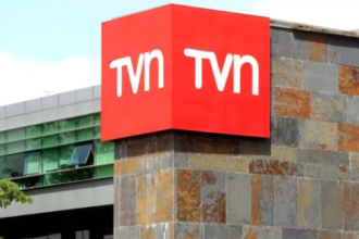 En un comunicado, TVN explicó que según el último reporte disponible, las autoridades venezolanas habrían decidido deportarlos, de acuerdo a lo indicado por el embajador de Chile, Jaime Gazmuri, quien siguió el caso.